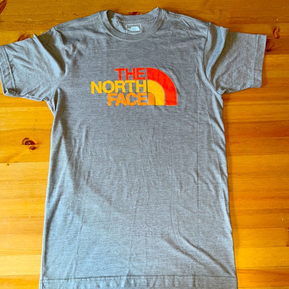 NWOT North Face T-shirt